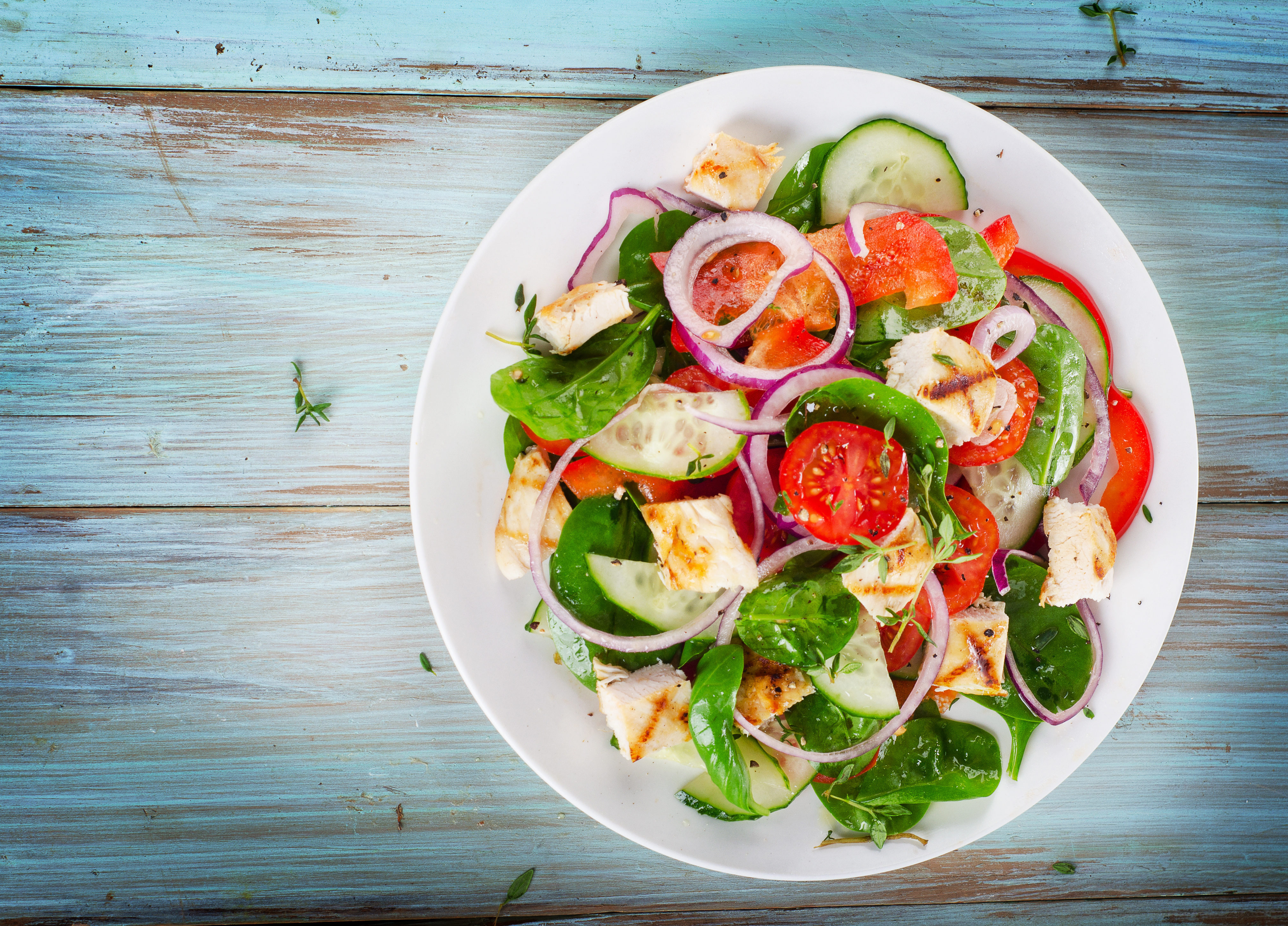 Healthy salad with chicken breast. 